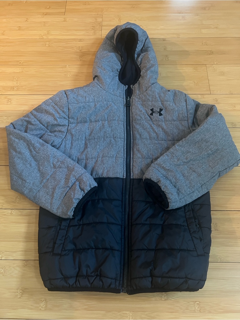 Under Armour Boys Pronto Colorblock Reversible Puffer Jacket Black Gray Size S M